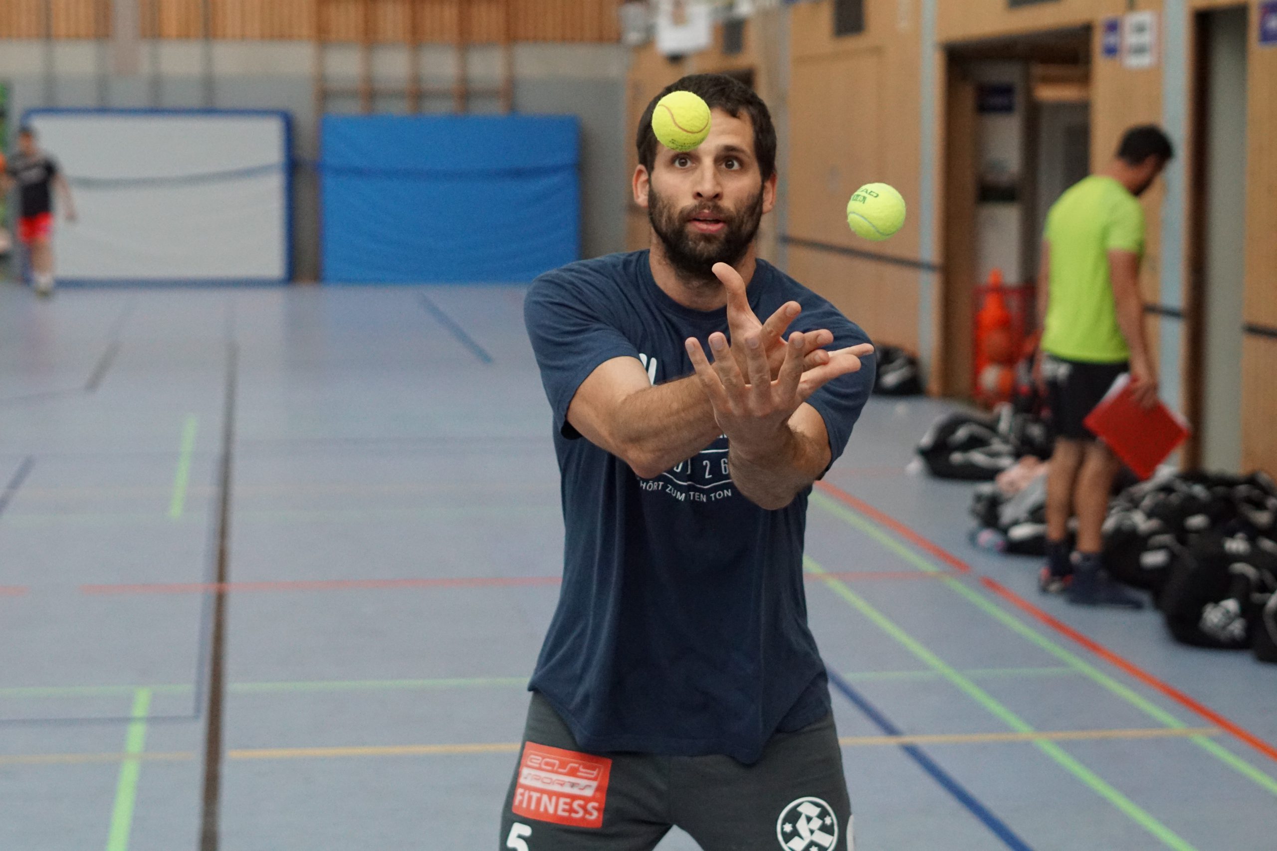 Handballer bei einer Koordinationsübung